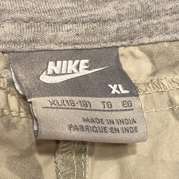 Nike Women's Tan Camouflage Cargo Shorts - Picture 4 of 4
